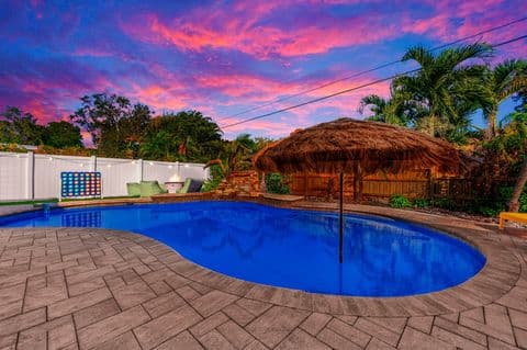 9497 122nd Way, Seminole, FL 33772