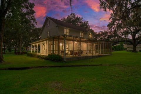 Twilight exterior, Tampa Bay listing