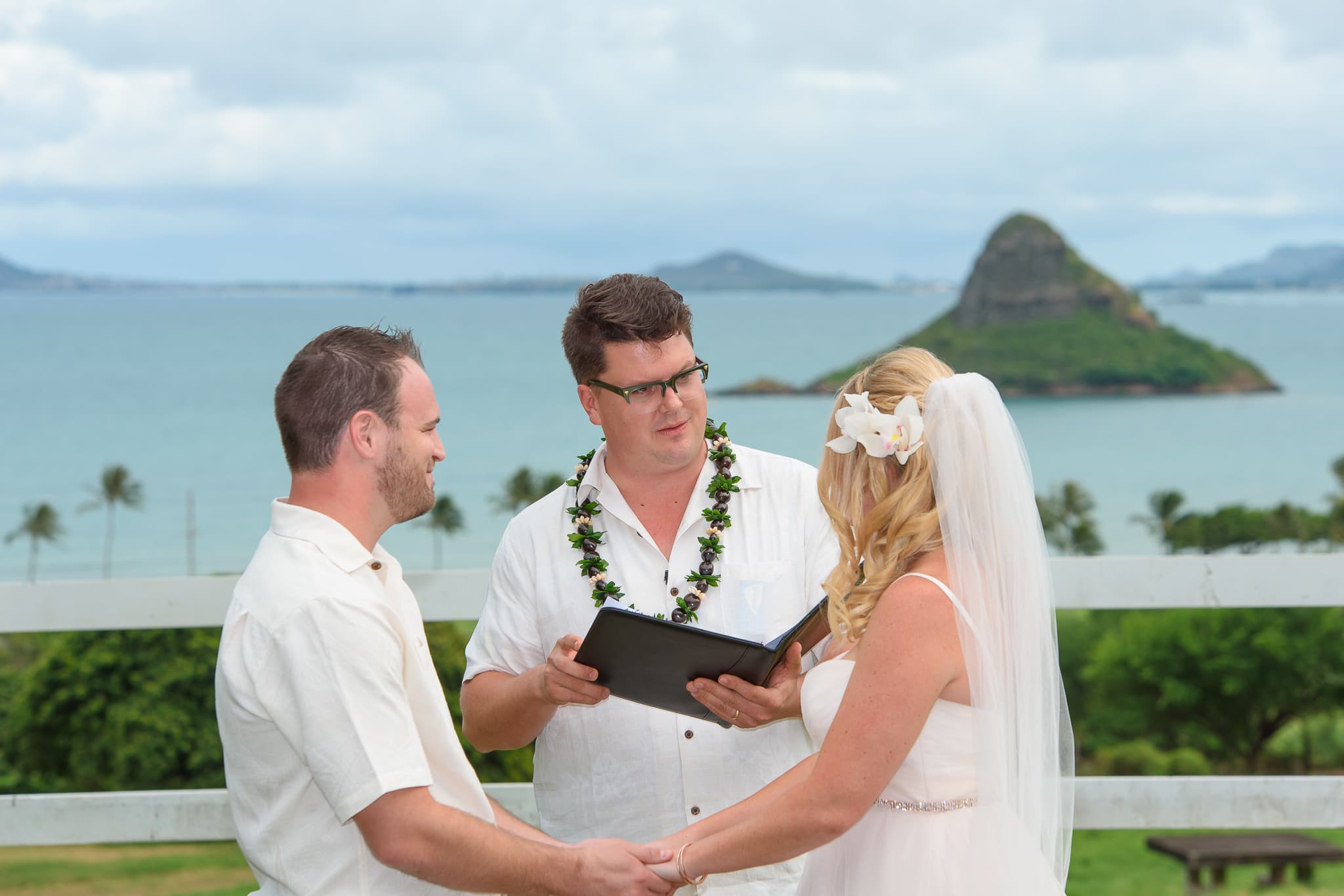Oahu Coastline Wedding — photo 3 of 9