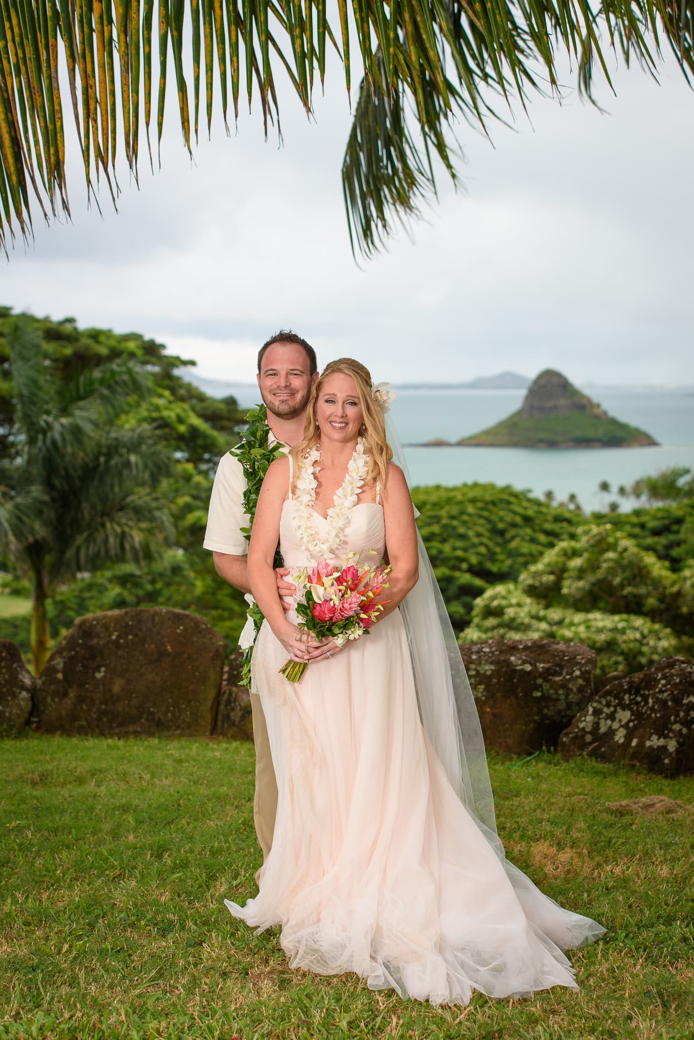 Oahu Coastline Wedding — photo 7 of 9
