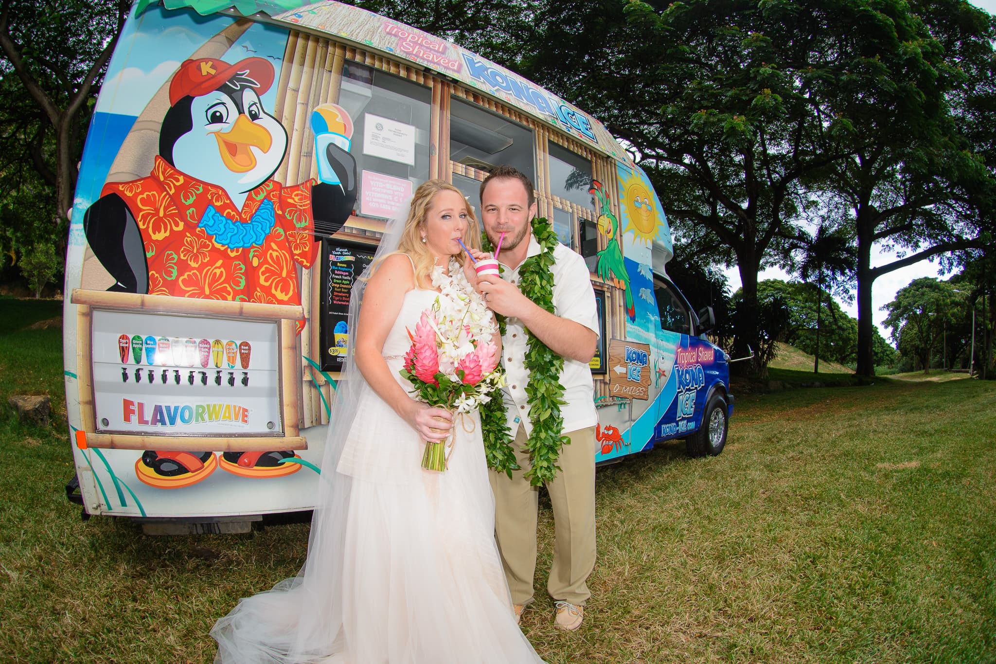 Oahu Coastline Wedding — photo 8 of 9